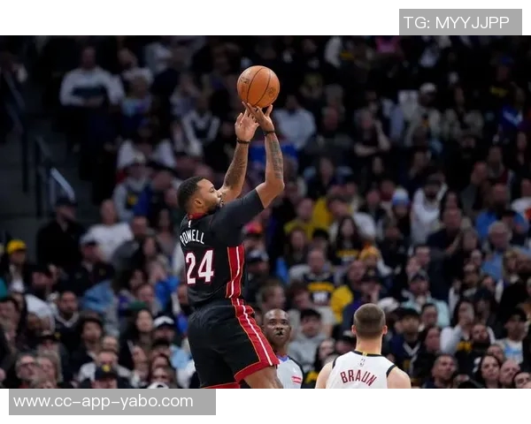 鲍尔半场状态低迷三分球三投零中仅得四分三篮板五助攻一抢断