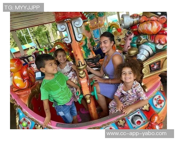 乔治与前AAU队友魔术理查德森合影引发球迷热议