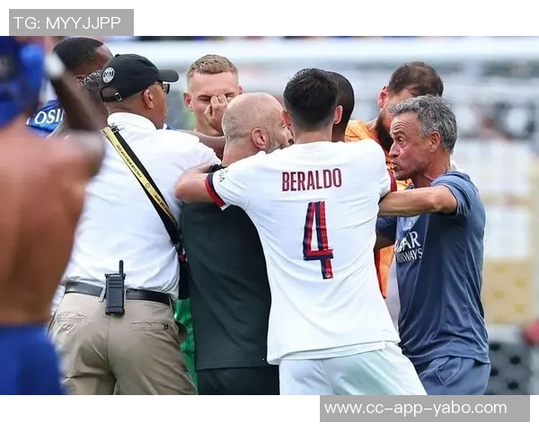 世俱杯决赛恩里克锁喉事件引发热议但至今未受处罚